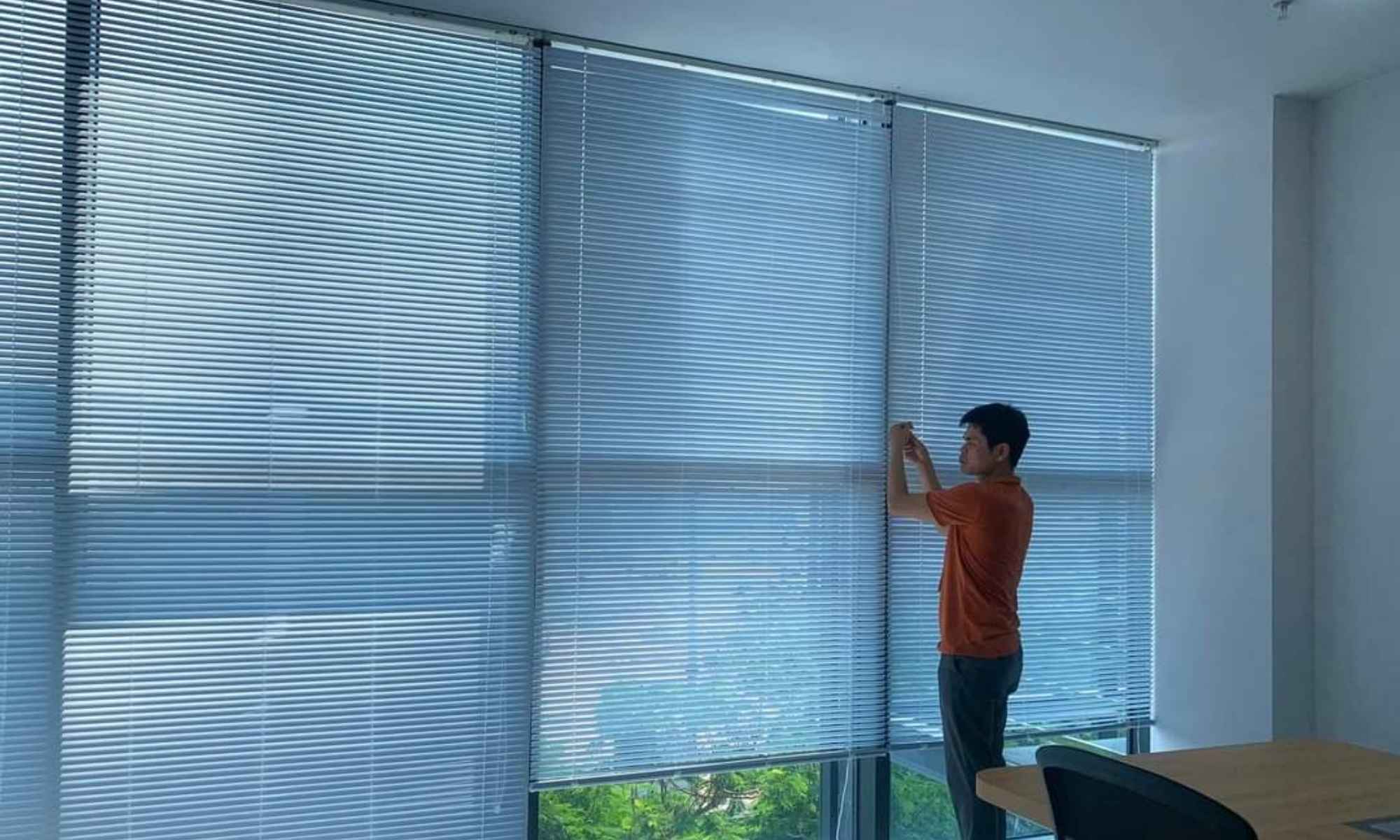 Tự lắp đặt rèm sáo nhôm có khó không?