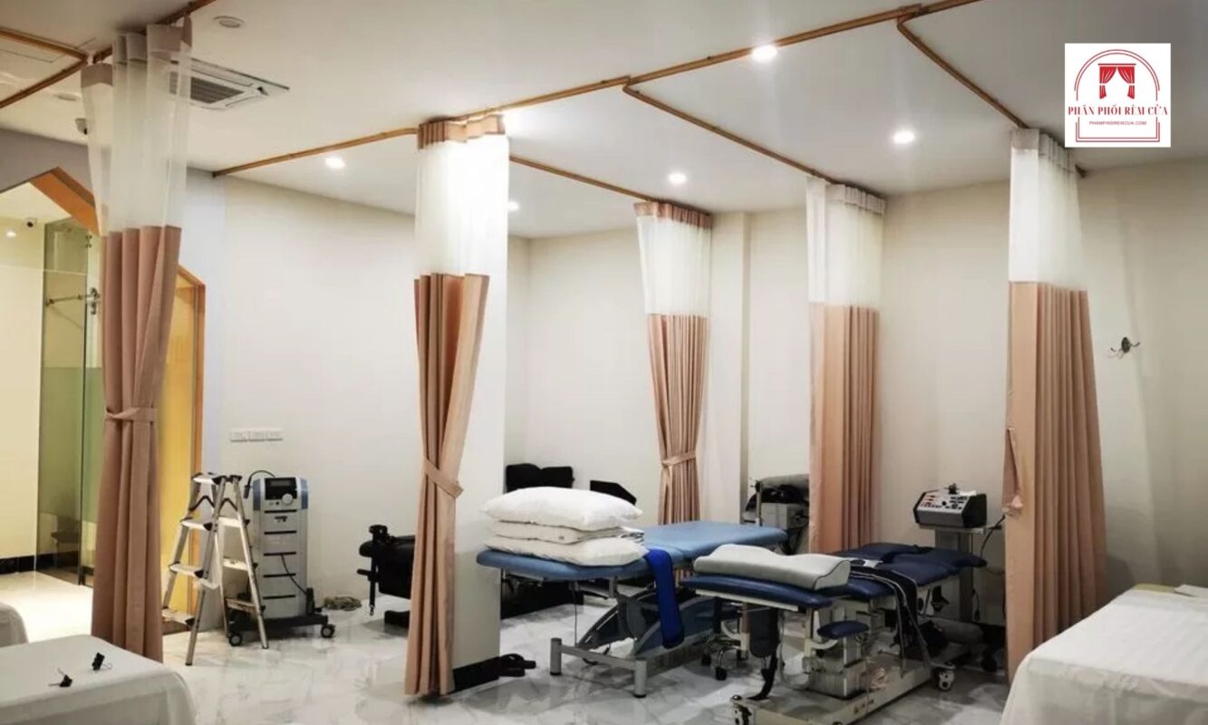 Rèm bệnh viên dùng che chắn không gian