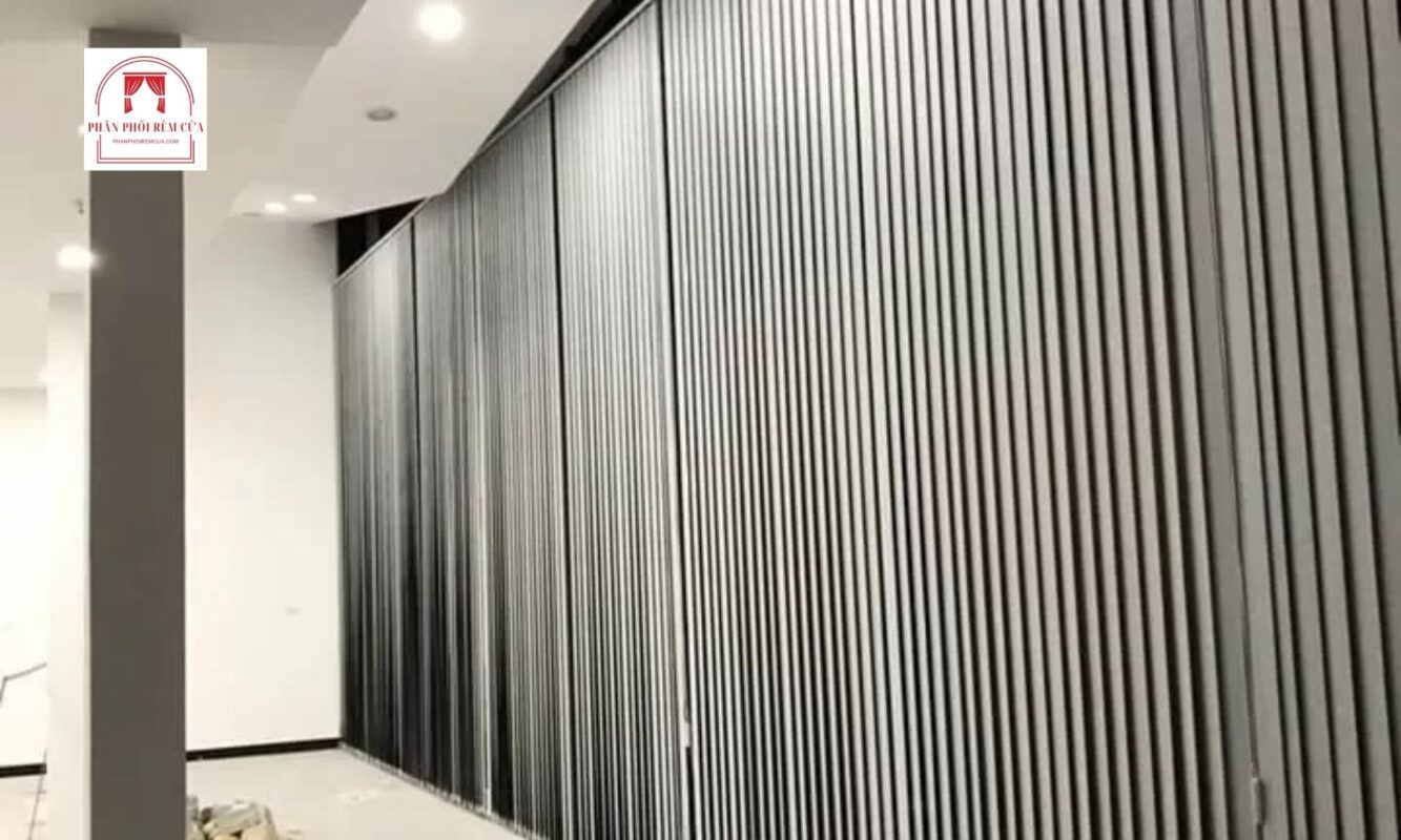 Rèm lá dọc màu xám, sang trọng, hiện đại