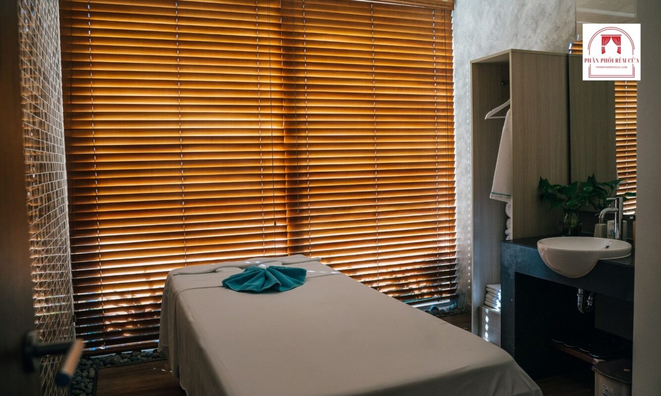 Rèm sáo gỗ sang trọng cho phòng spa