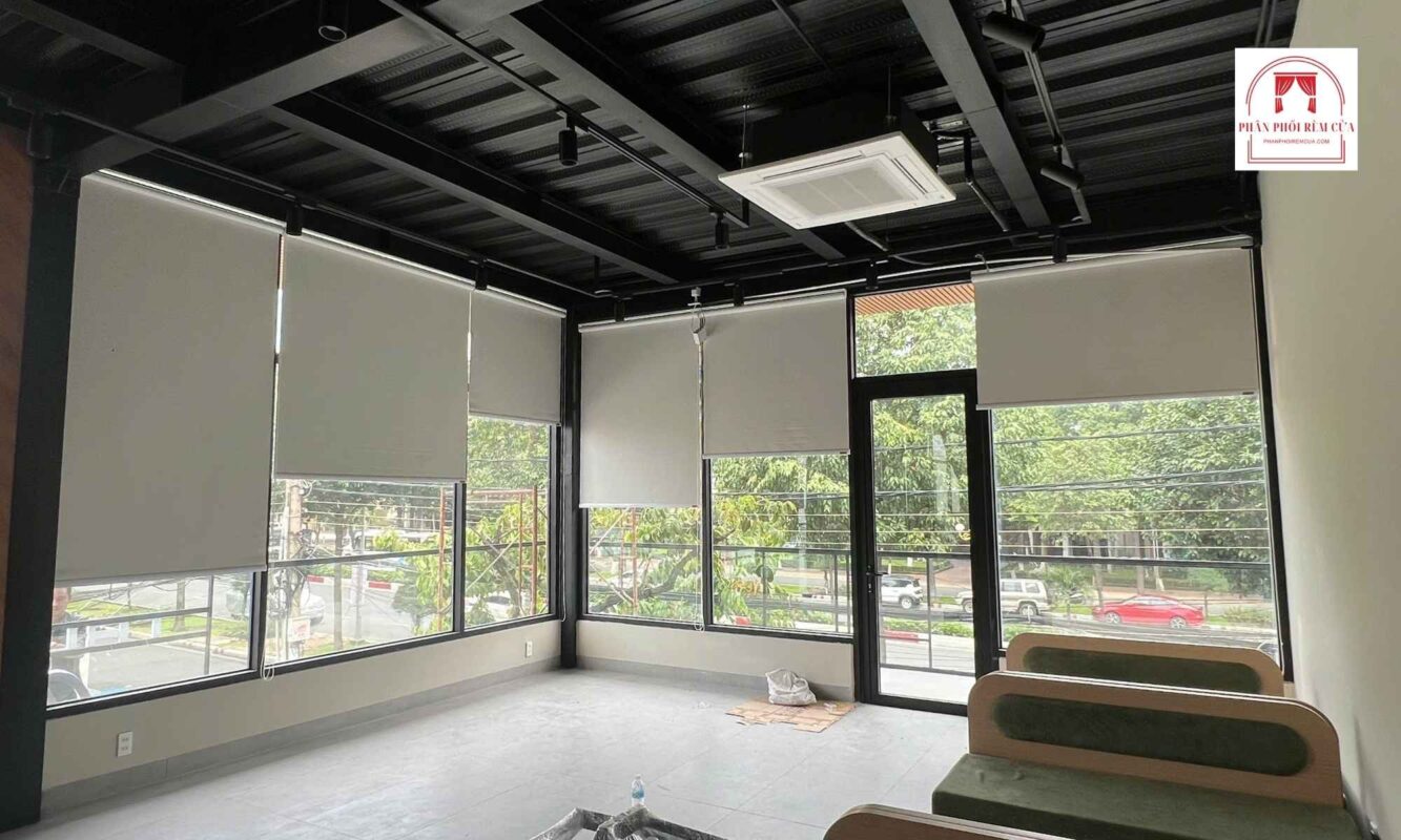 Tại sao rèm văn phòng giá rẻ lại là lựa chọn hàng đầu cho không gian làm việc hiện đại?
