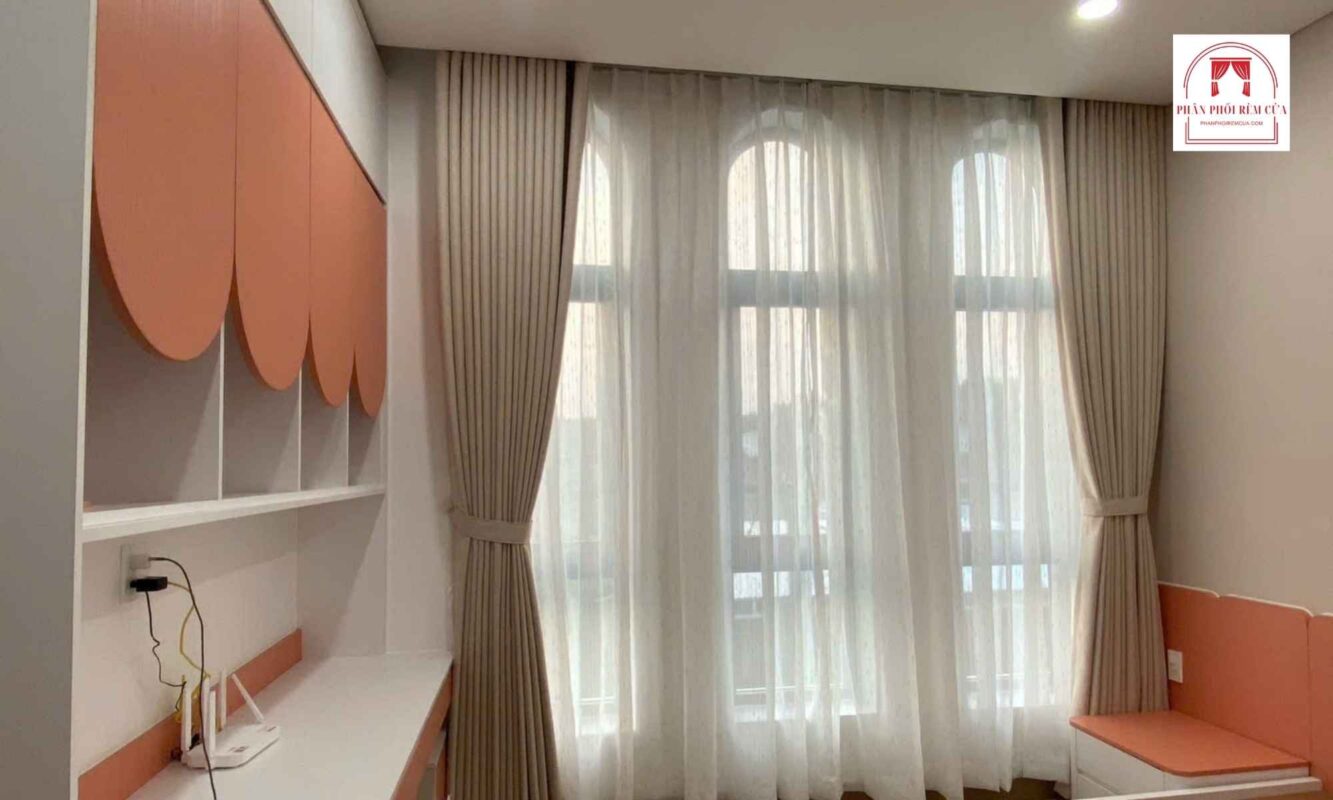Rèm vải lanh phù hợp cho phòng khách, phòng ngủ và phòng ăn, tạo vẻ đẹp và công năng riêng biệt.
