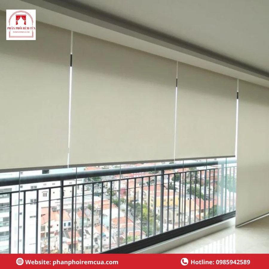 Rèm cuốn chống nắng cho cửa chính và ban công